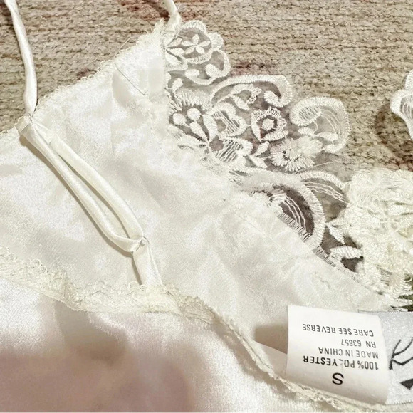 Vintage 90’s White lace cami top with floral design size small - Picture 9 of 14